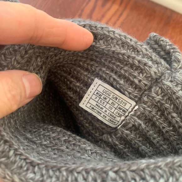 GUC UGG carly grey knit boots - Picture 6 of 6